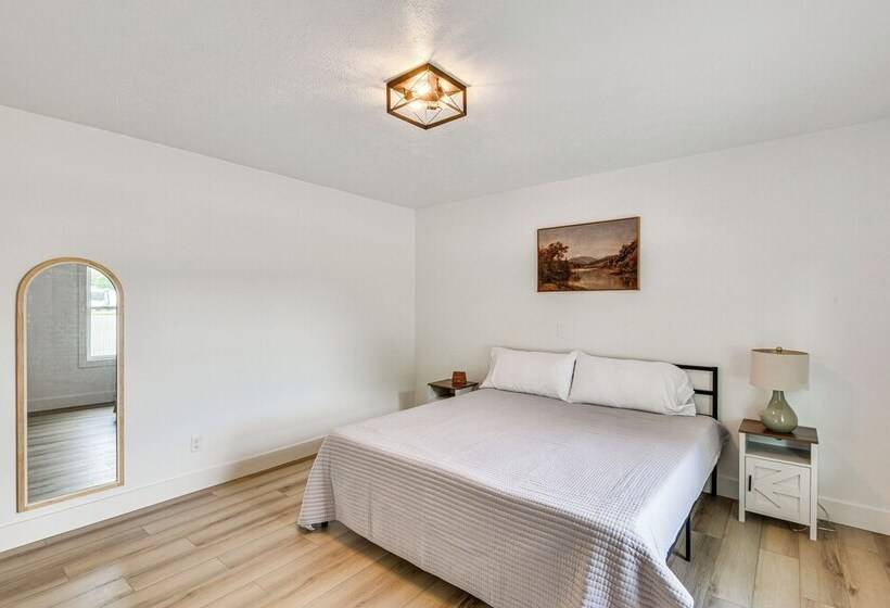 Charming Middlebury Retreat W/ Patio & Fire Pit