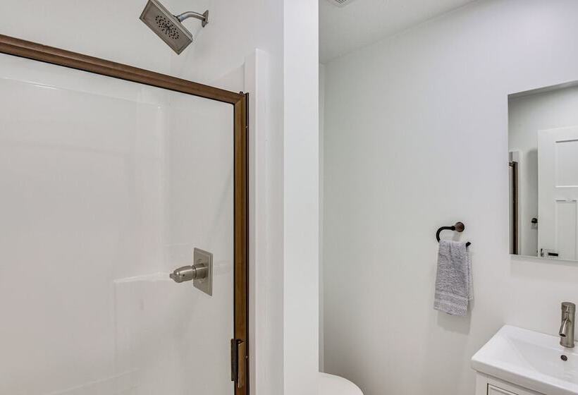 Charming Middlebury Retreat W/ Patio & Fire Pit