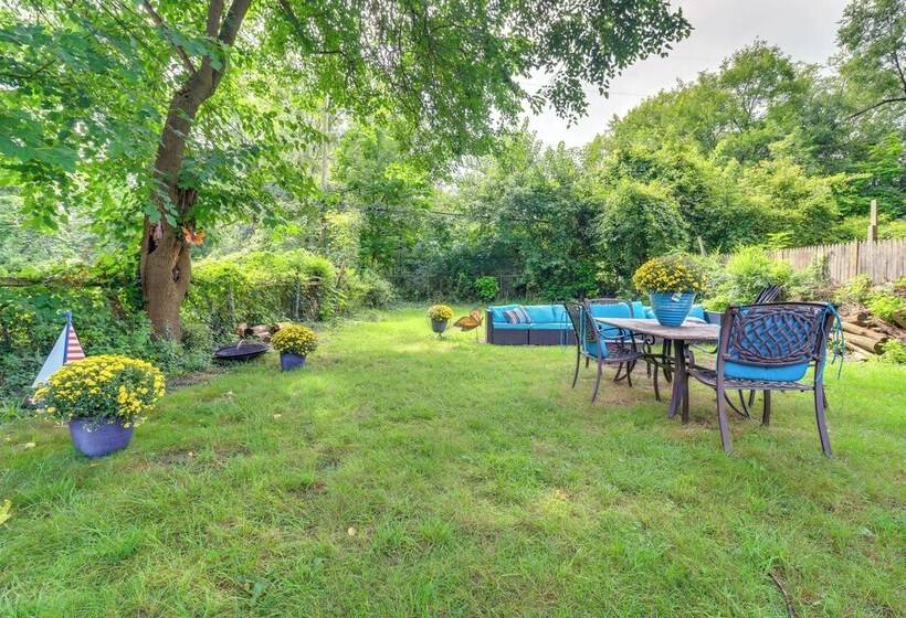 Charming & Pet Friendly Home In Detroit W/ Yard!