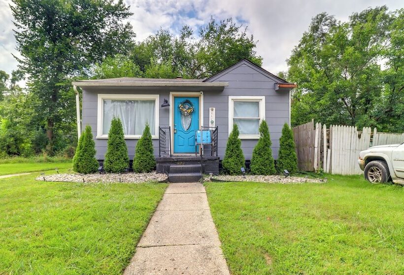 Charming & Pet Friendly Home In Detroit W/ Yard!
