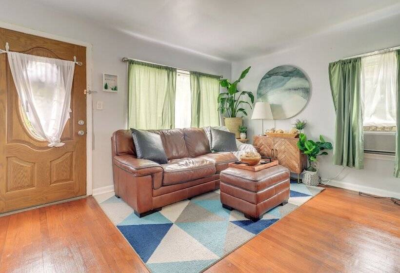 Charming & Pet Friendly Home In Detroit W/ Yard!