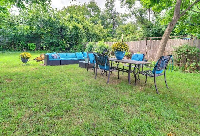 Charming & Pet Friendly Home In Detroit W/ Yard!