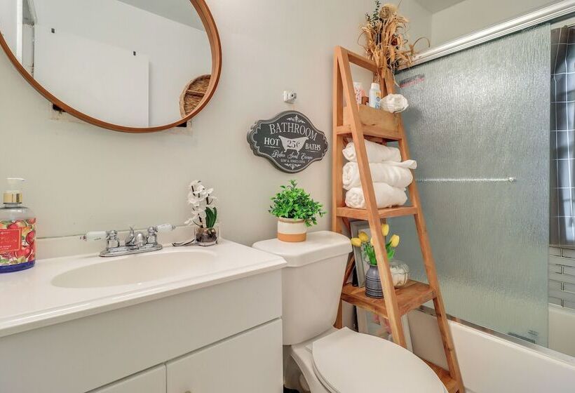 Charming & Pet Friendly Home In Detroit W/ Yard!