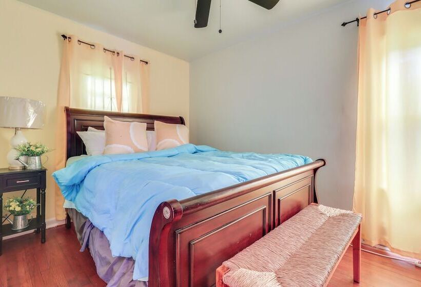 Charming & Pet Friendly Home In Detroit W/ Yard!