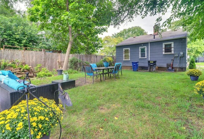 Charming & Pet Friendly Home In Detroit W/ Yard!