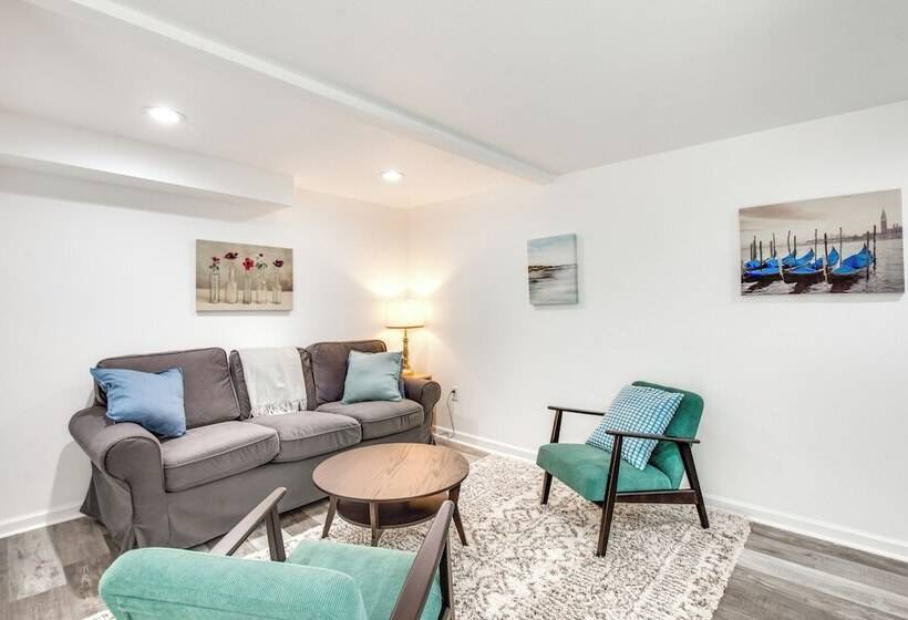 Charming Pittsburgh Home Walk To Riverfront!