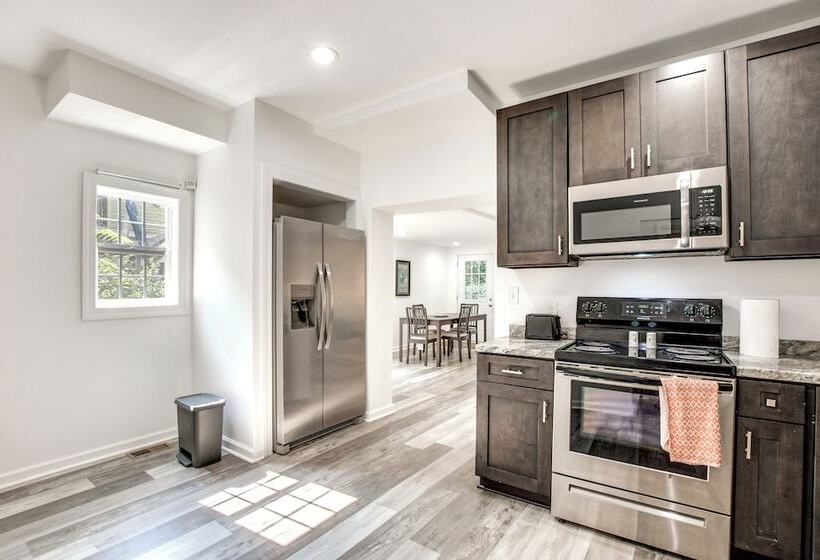 Charming Pittsburgh Home Walk To Riverfront!