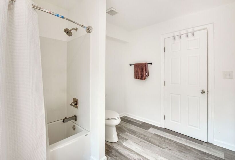 Charming Pittsburgh Home Walk To Riverfront!