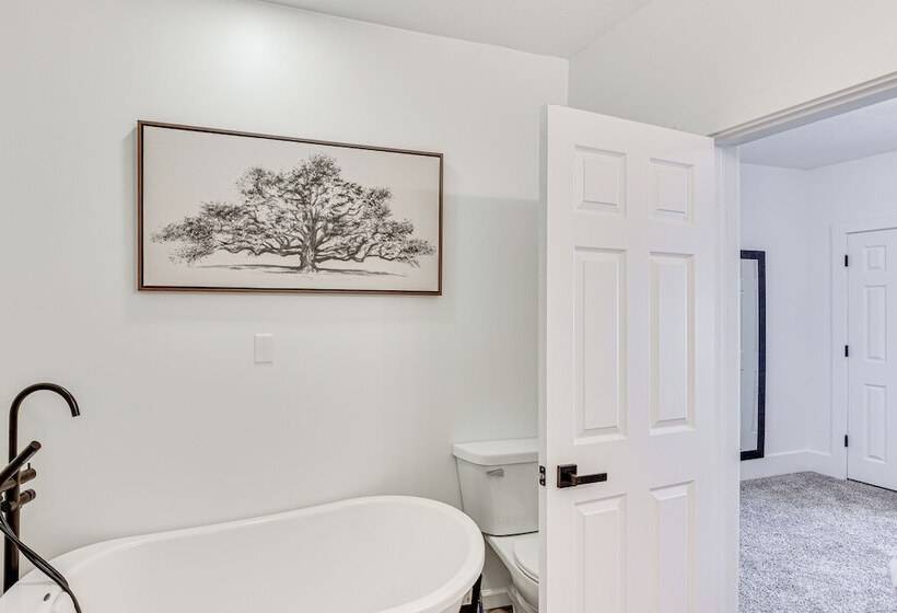 Charming South Bend Home Near Notre Dame!