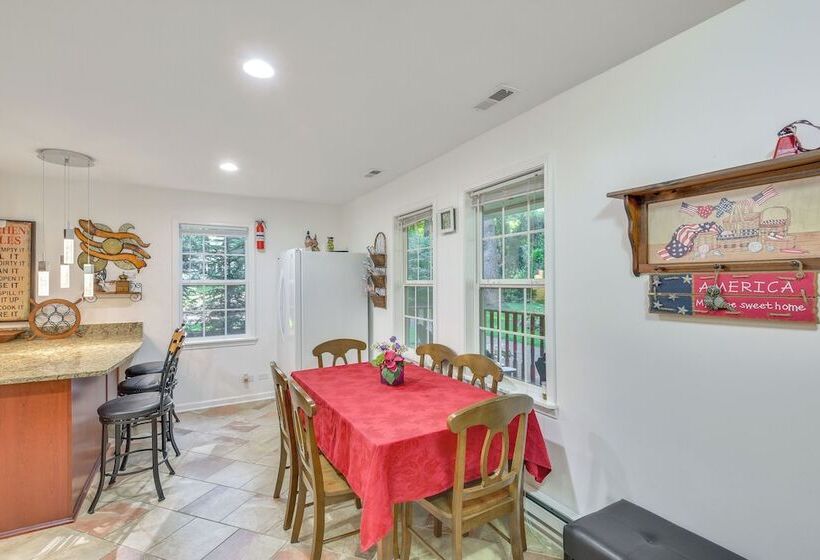 Coloma Retreat W/ Fire Pit, Walk To Beaches!