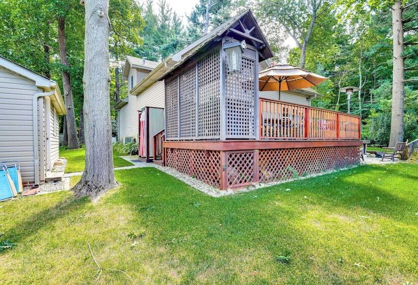 Coloma Retreat W/ Fire Pit, Walk To Beaches!