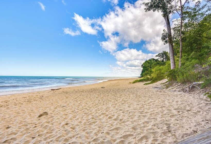 Coloma Retreat W/ Fire Pit, Walk To Beaches!