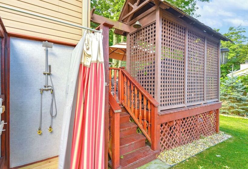 Coloma Retreat W/ Fire Pit, Walk To Beaches!