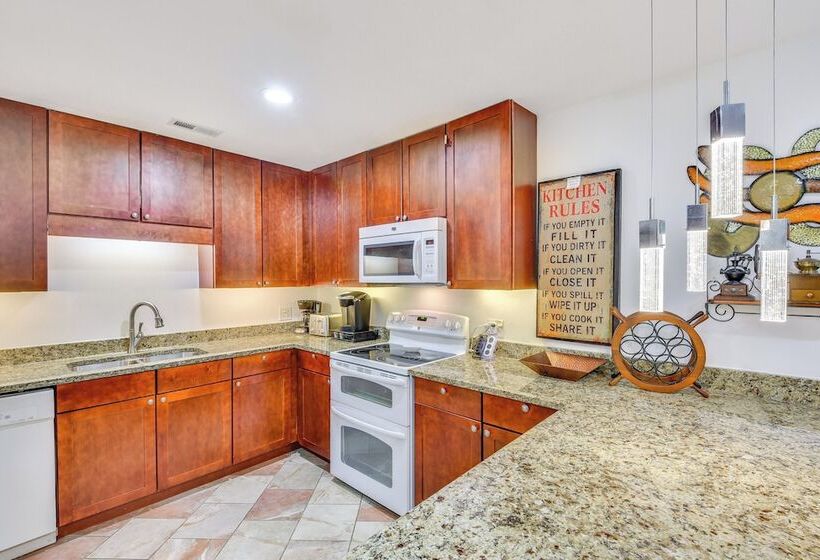 Coloma Retreat W/ Fire Pit, Walk To Beaches!