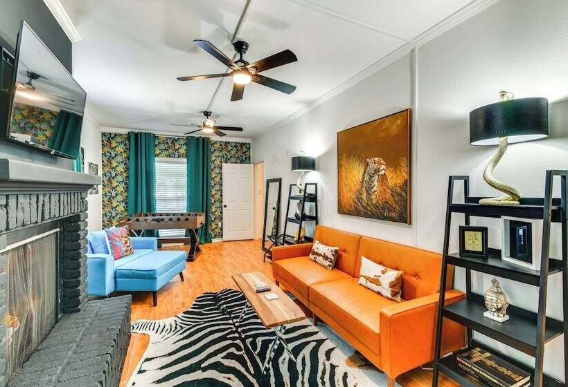 Colorful Baton Rouge Home: Deck, Grill & Fire Pit