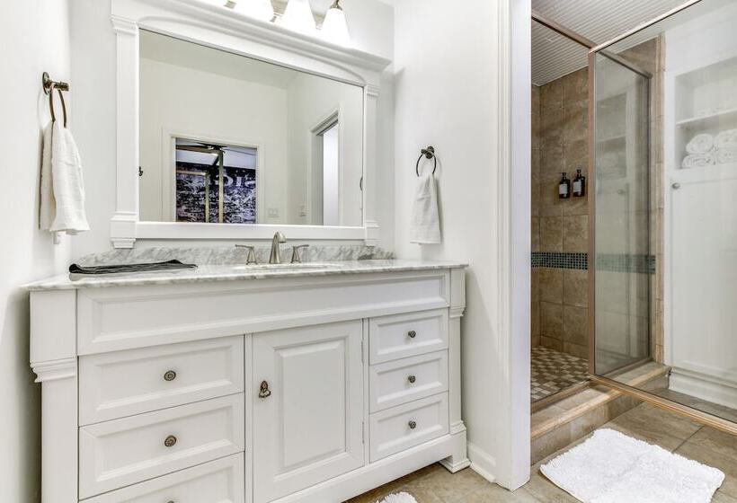 Colorful Baton Rouge Home: Deck, Grill & Fire Pit