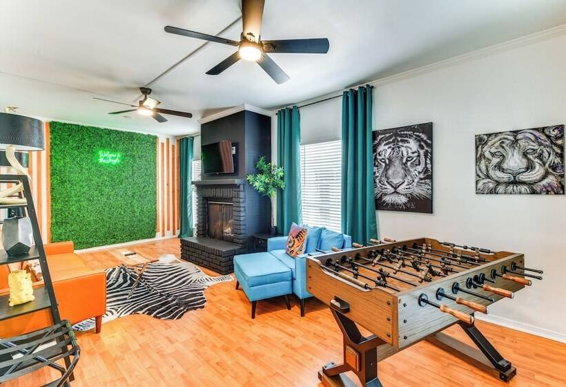 Colorful Baton Rouge Home: Deck, Grill & Fire Pit