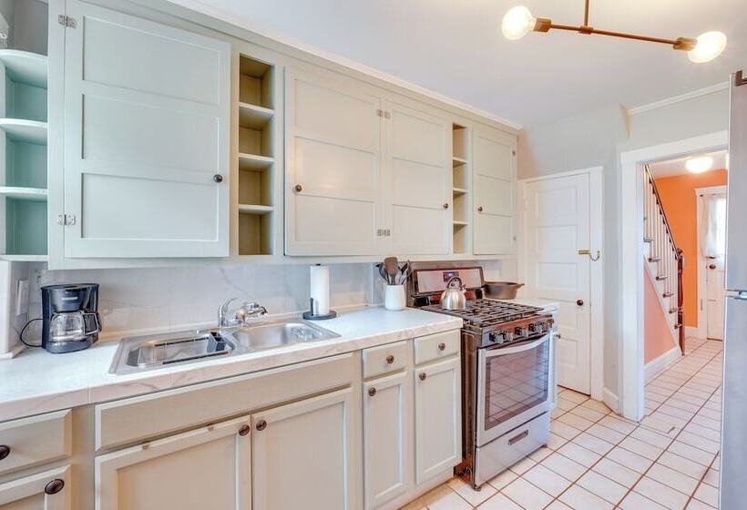 Colorful Home ~ 1 Mi To Hudson River!