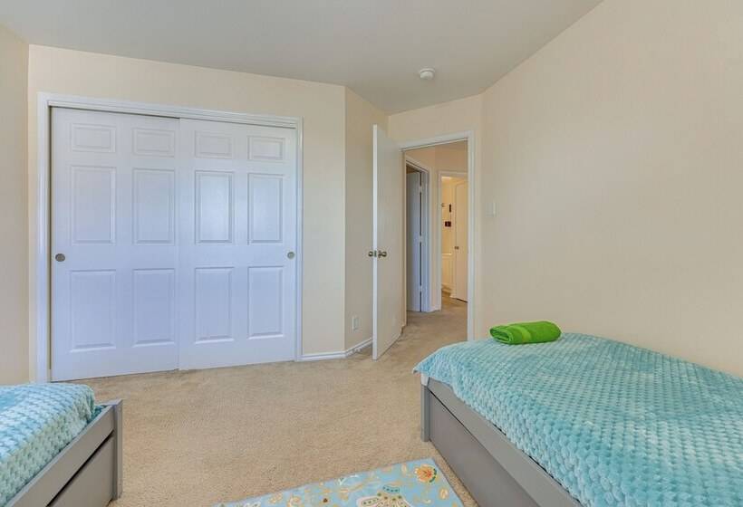 Colorful Kyle Home W/ Pool Access: Pets Welcome!