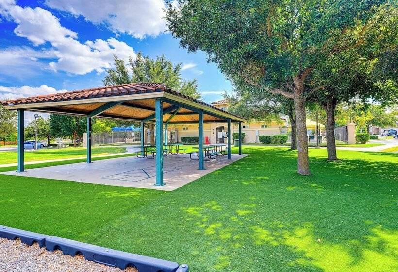 Colorful Kyle Home W/ Pool Access: Pets Welcome!