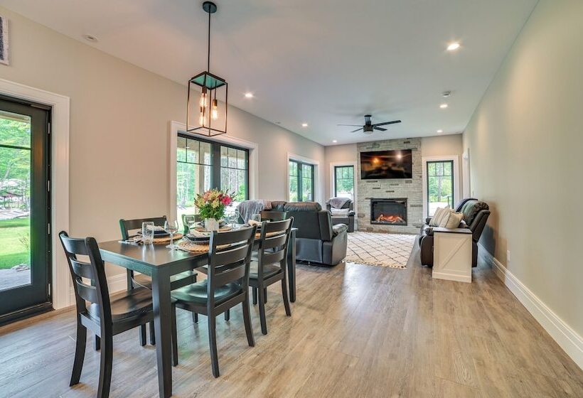 Cottage On Crooked River W/ Dock + Slip!