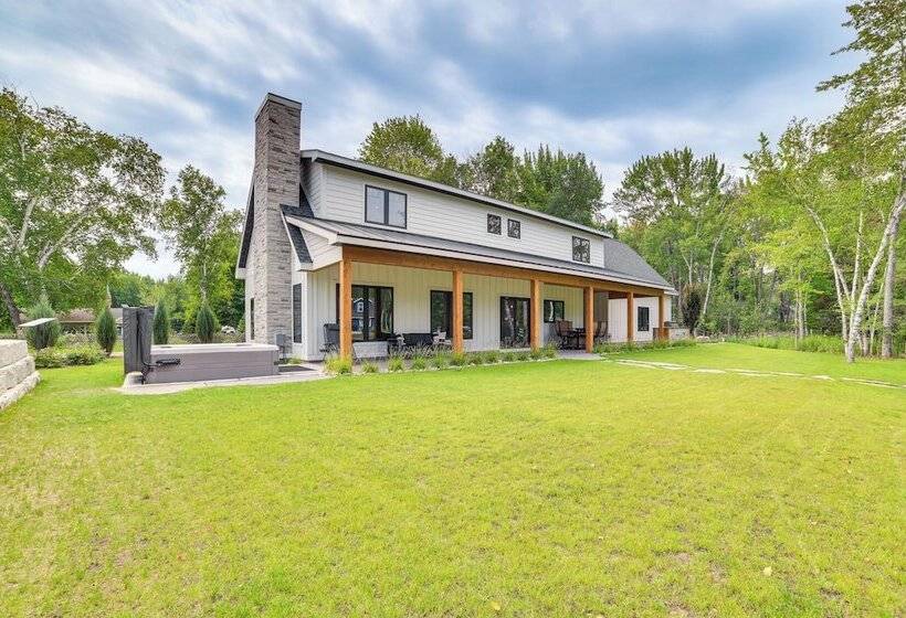 Cottage On Crooked River W/ Dock + Slip!