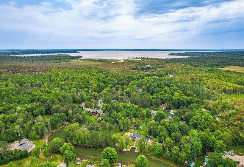 Cottage On Crooked River W/ Dock + Slip!