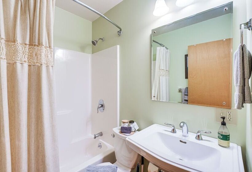 Cozy Acadia Area Cabin, Walk To Beach & Lighthouse