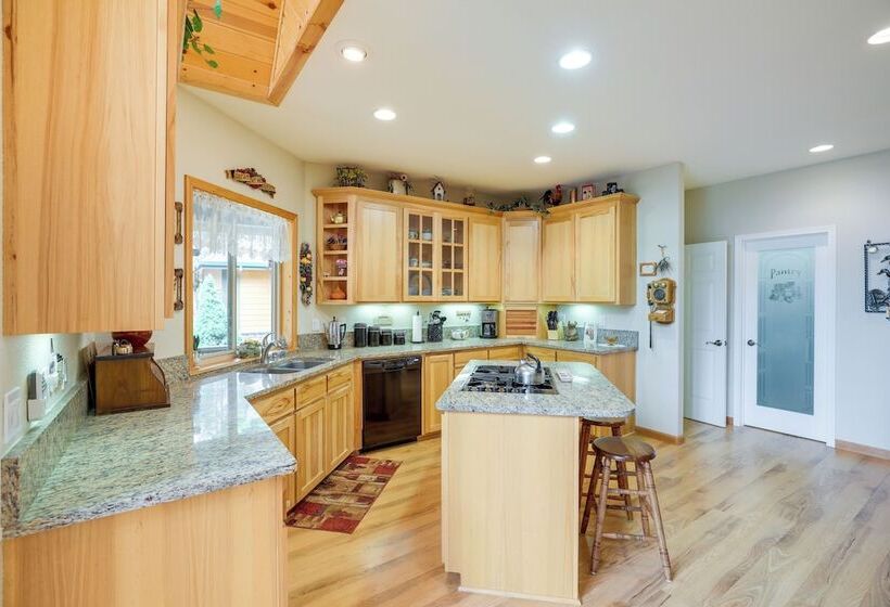 Cozy Chester Home W/ Patio & Lake Access!