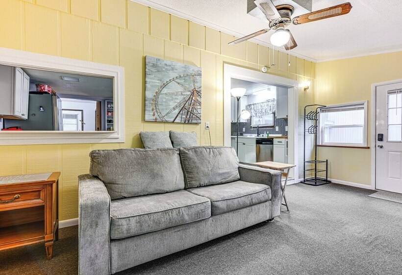 Walk To Lake George: Cozy Family Cabin!