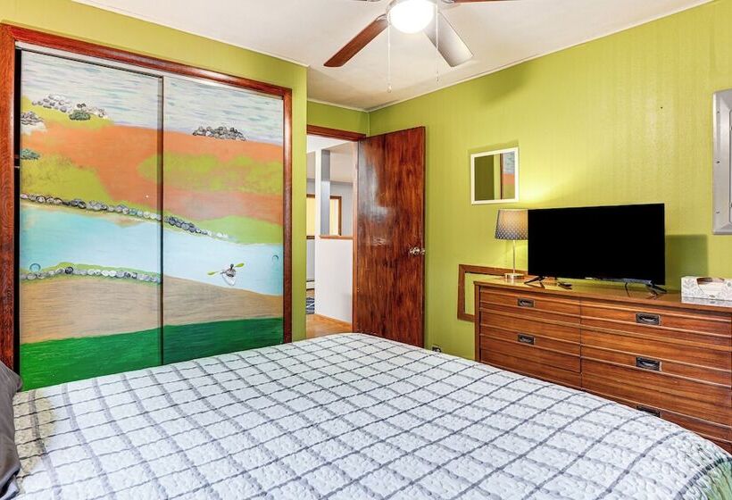 Walk To Lake George: Cozy Family Cabin!