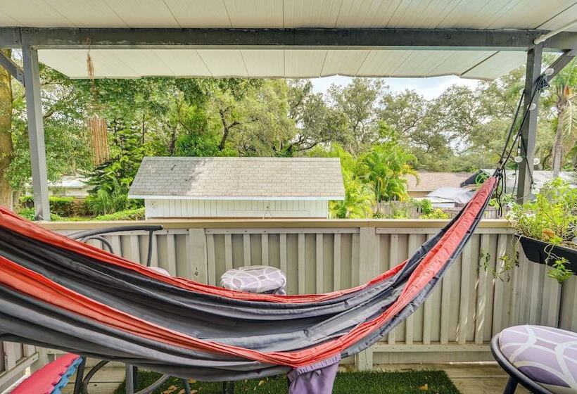 Cozy Tampa Retreat W/ Pool ~ 11 Mi To Downtown