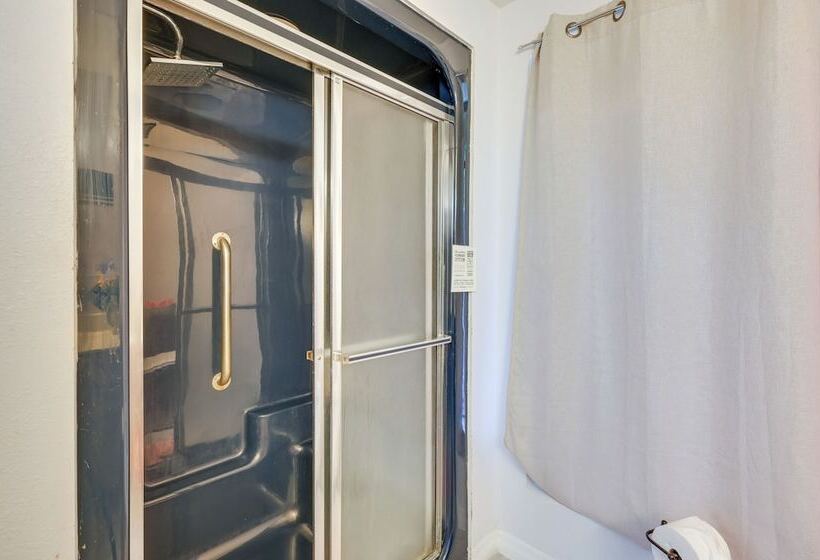 Cozy Tampa Retreat W/ Pool ~ 11 Mi To Downtown