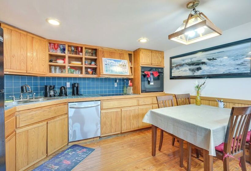 Cozy Tampa Retreat W/ Pool ~ 11 Mi To Downtown