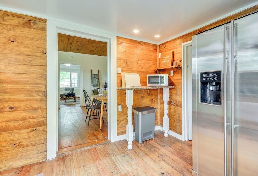 Danville Home W/ Patio < 1/2 Mi To Caesars Casino!