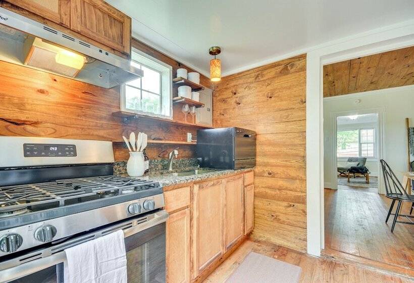 Danville Home W/ Patio < 1/2 Mi To Caesars Casino!