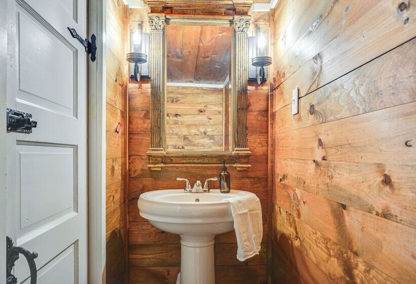 Danville Home W/ Patio < 1/2 Mi To Caesars Casino!