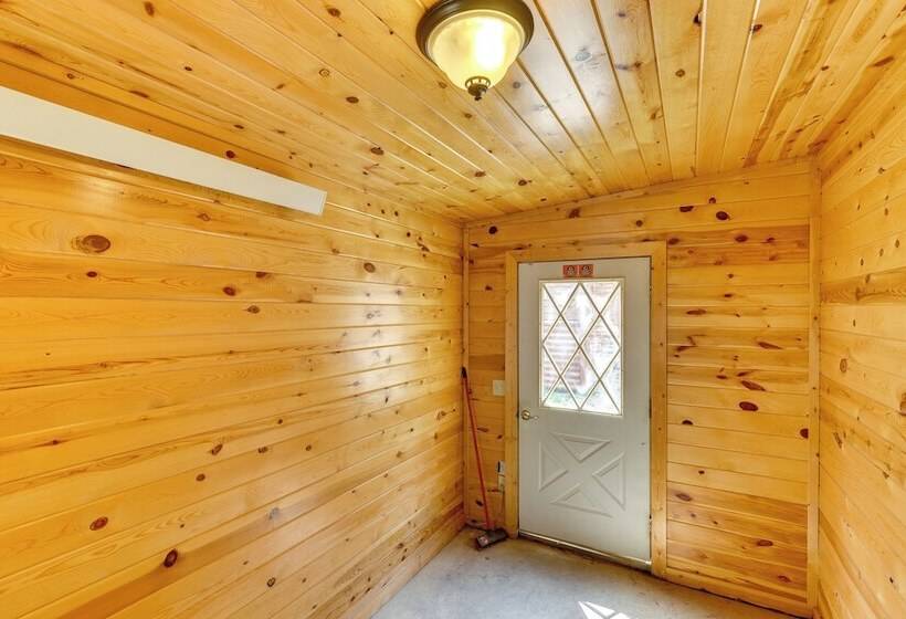 Deadwood Wolf Cabin W/ Fire Pit & Grill