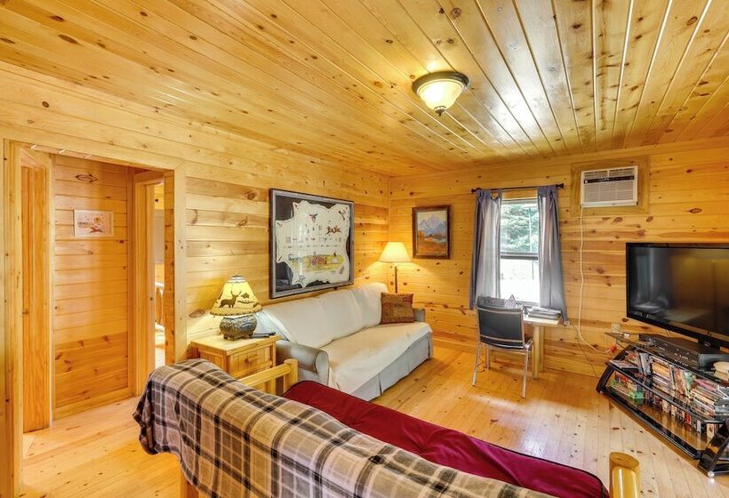 Deadwood Wolf Cabin W/ Fire Pit & Grill