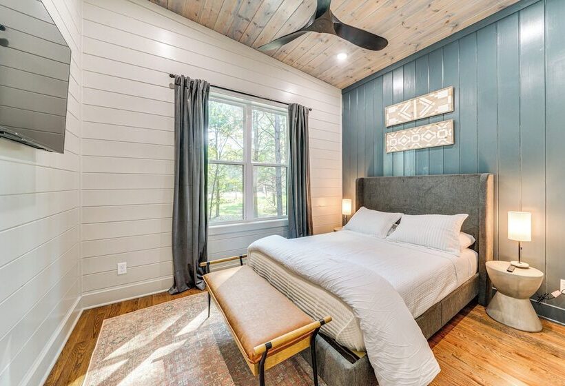 Deluxe Riverfront Cabin In Broken Bow W/ Hot Tub!