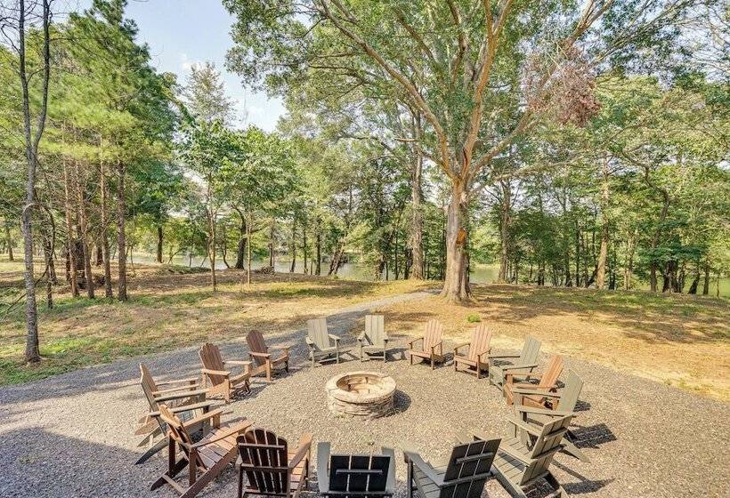 Deluxe Riverfront Cabin In Broken Bow W/ Hot Tub!