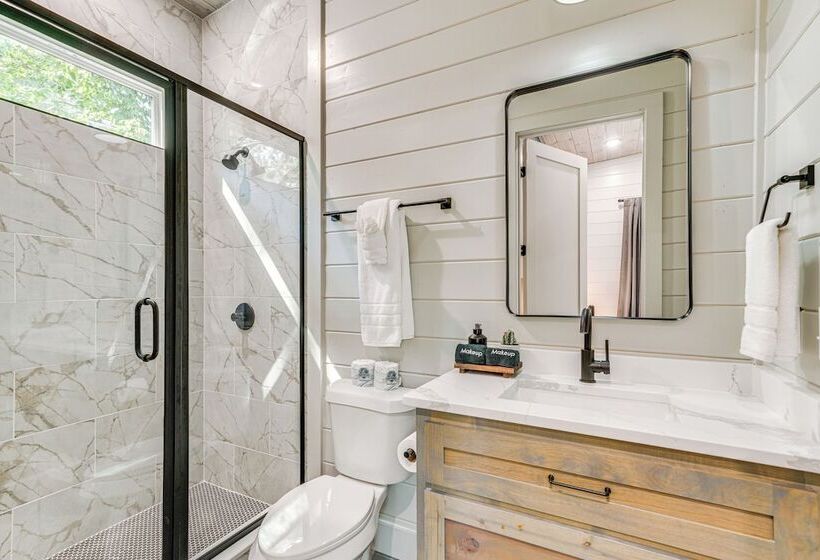 Deluxe Riverfront Cabin In Broken Bow W/ Hot Tub!