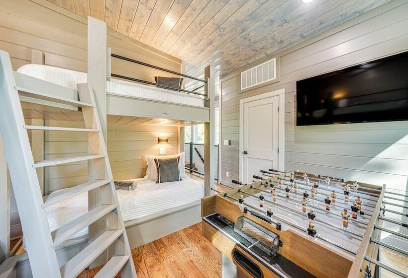 Deluxe Riverfront Cabin In Broken Bow W/ Hot Tub!