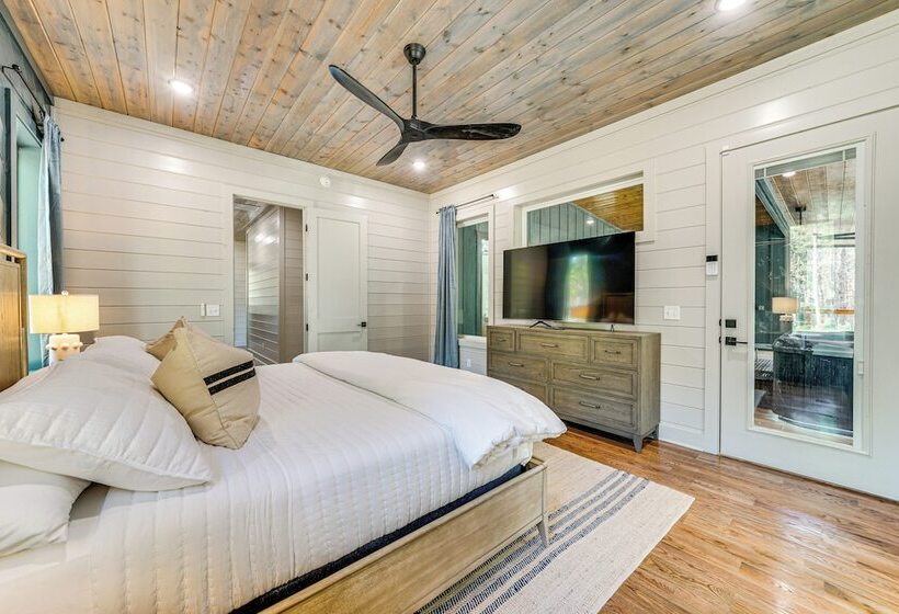 Deluxe Riverfront Cabin In Broken Bow W/ Hot Tub!