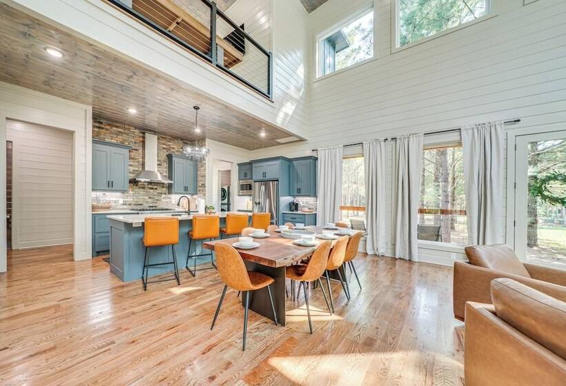 Deluxe Riverfront Cabin In Broken Bow W/ Hot Tub!