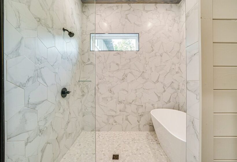 Deluxe Riverfront Cabin In Broken Bow W/ Hot Tub!