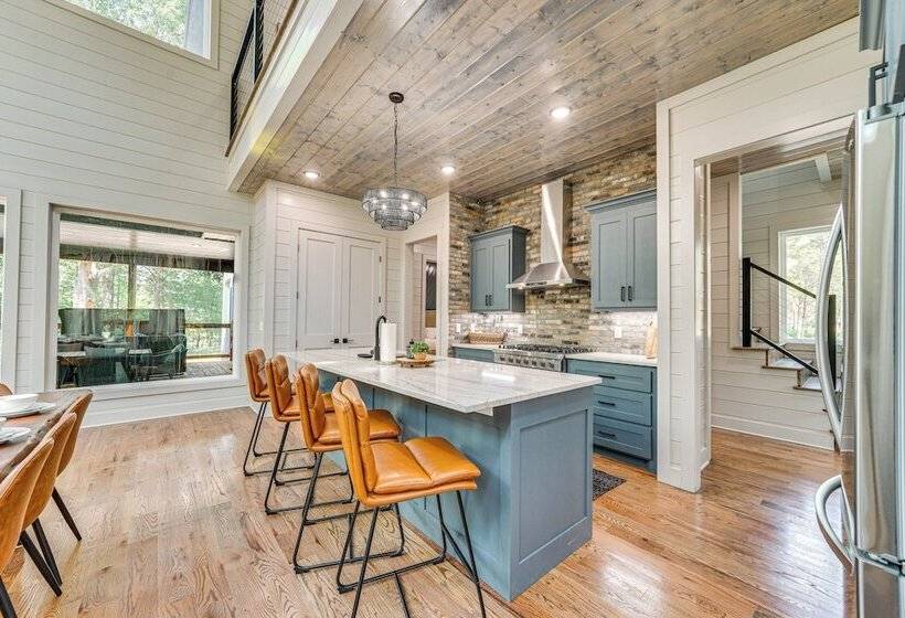 Deluxe Riverfront Cabin In Broken Bow W/ Hot Tub!