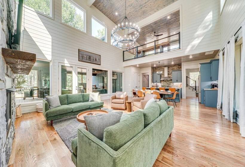 Deluxe Riverfront Cabin In Broken Bow W/ Hot Tub!