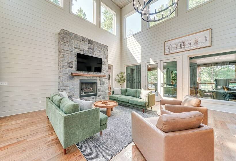 Deluxe Riverfront Cabin In Broken Bow W/ Hot Tub!