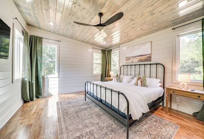 Deluxe Riverfront Cabin In Broken Bow W/ Hot Tub!